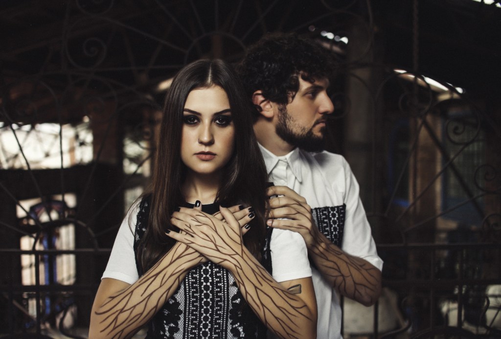 5 Cantores/Bandas que você precisa conhecer antes que o ano&nbsp;acabe!!